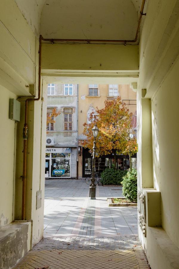 Apartman Zamak Sombor Luaran gambar