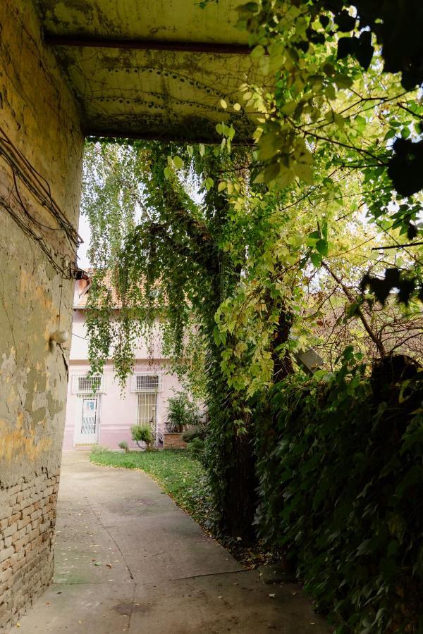 Apartman Zamak Sombor Luaran gambar